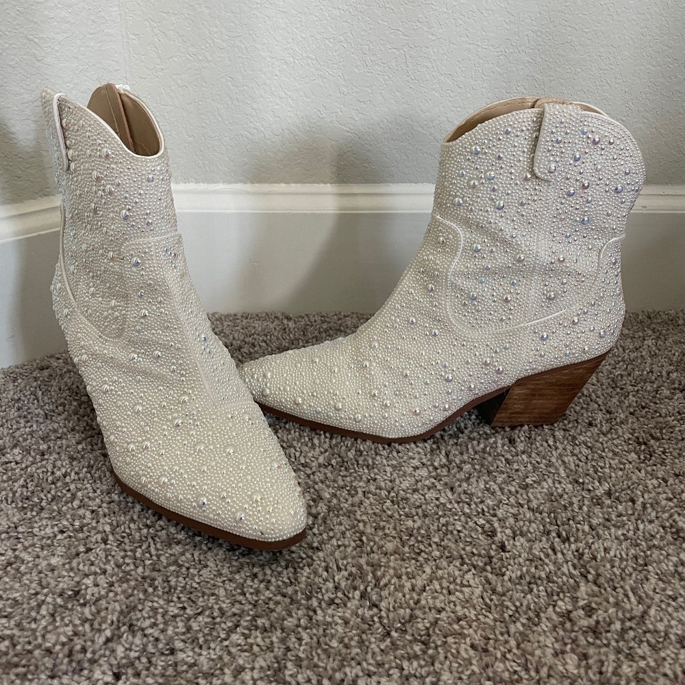 Betsey Johnson Diva Booties